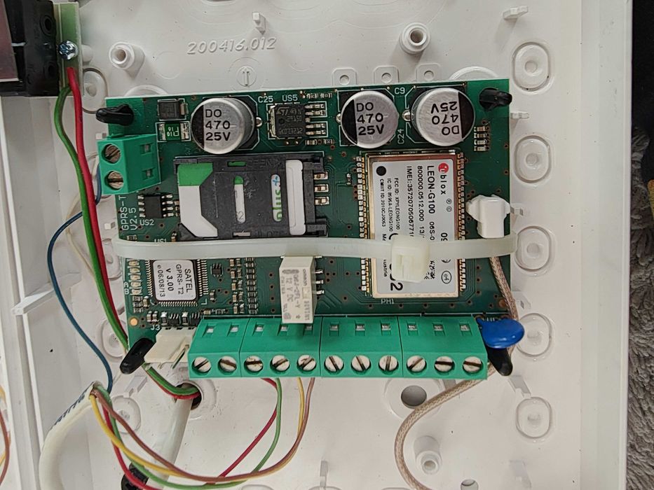 Centrala alarmowa SATEL INTEGRA 24 + ABAX + GSM | 7x APD100 | 2 piloty