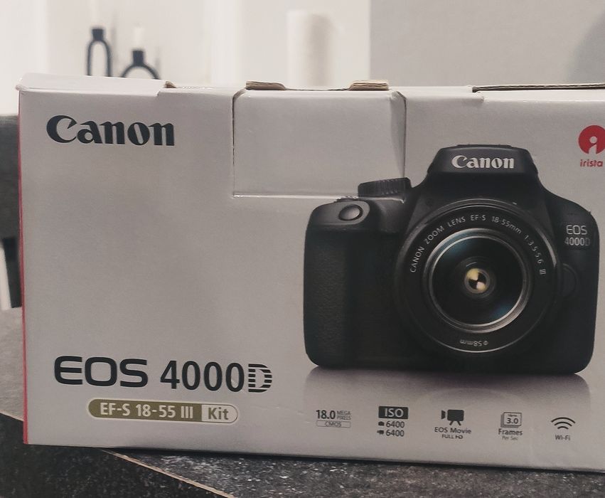 Дзеркальний фотоапарат Canon EOS 4000D