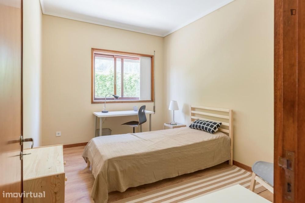 Quarto - localizado em São Mamede de Infesta Porto