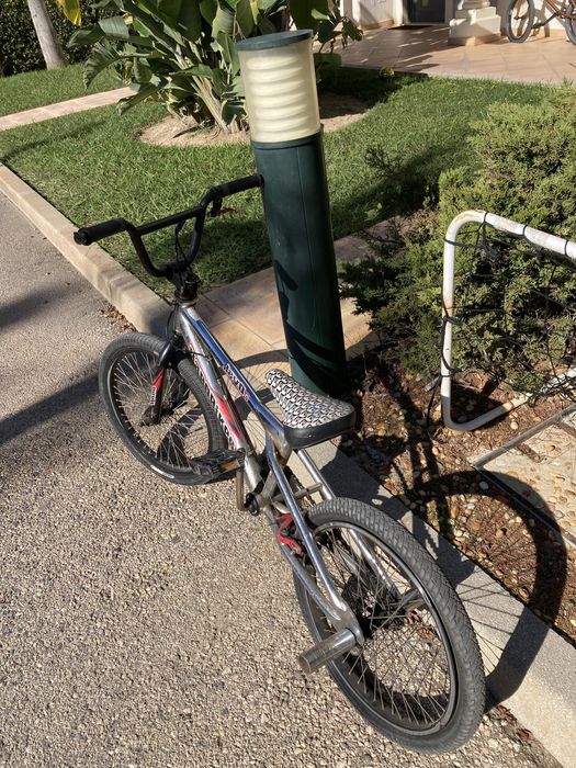 Bmx  para andar e fazer manobras