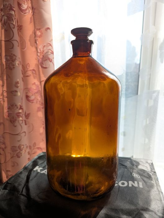Великий скляний бутель із темного скла з притертою пробкою (вінтаж)