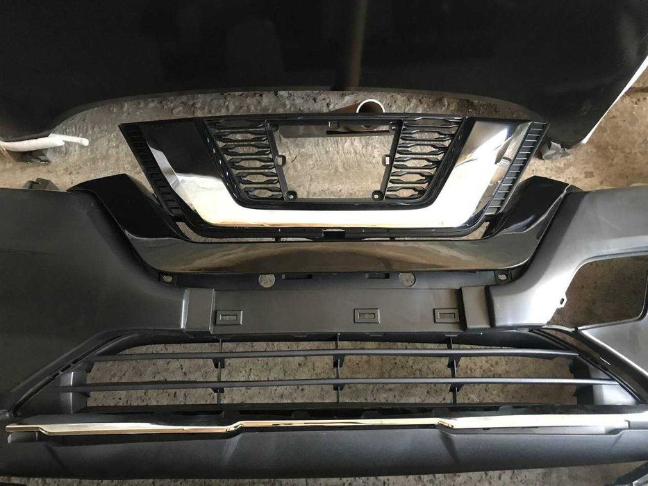 Передній бампер бампер передній перед Nissan X-Trail T33  Rogue