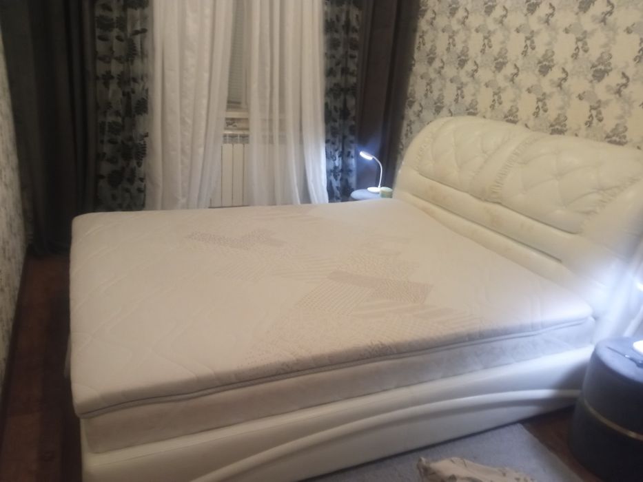 Двоспальна кровать