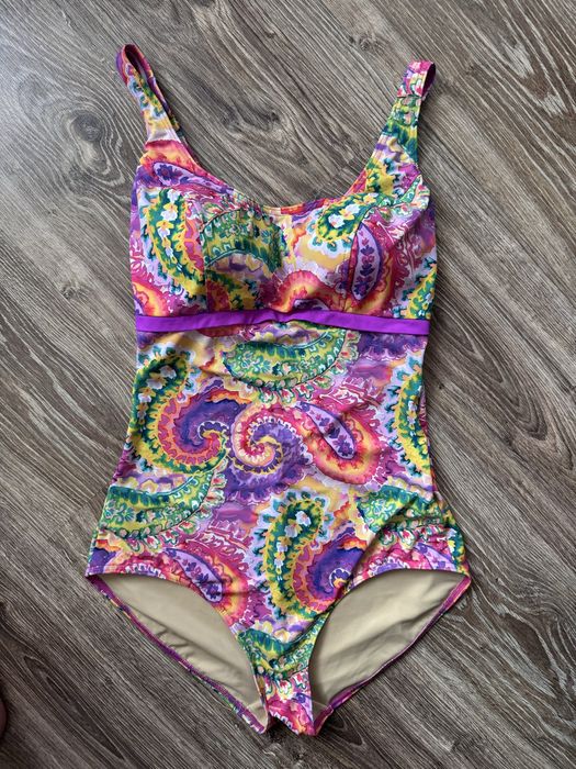 Суцільний яскравий купальник бренду Basmar