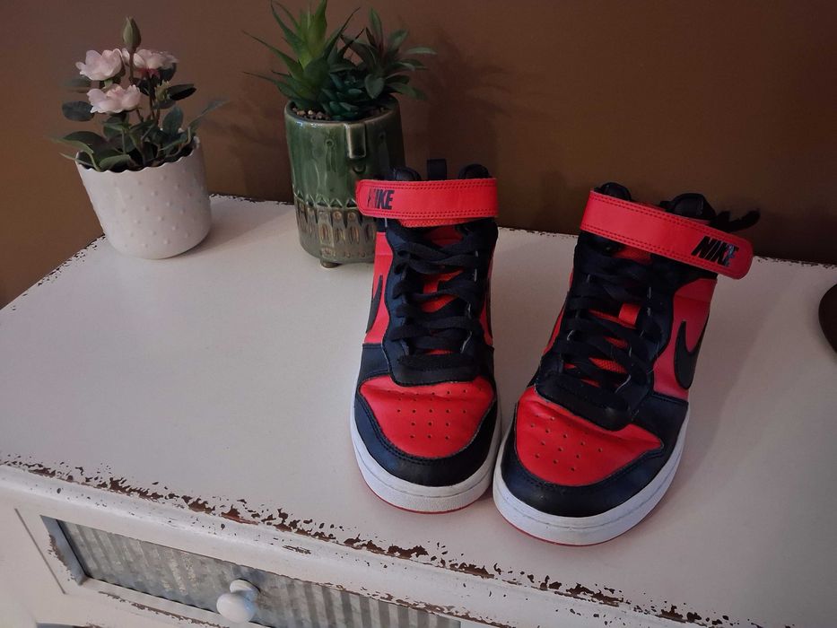 Ténis Nike original estilo basquet (T.38.5)