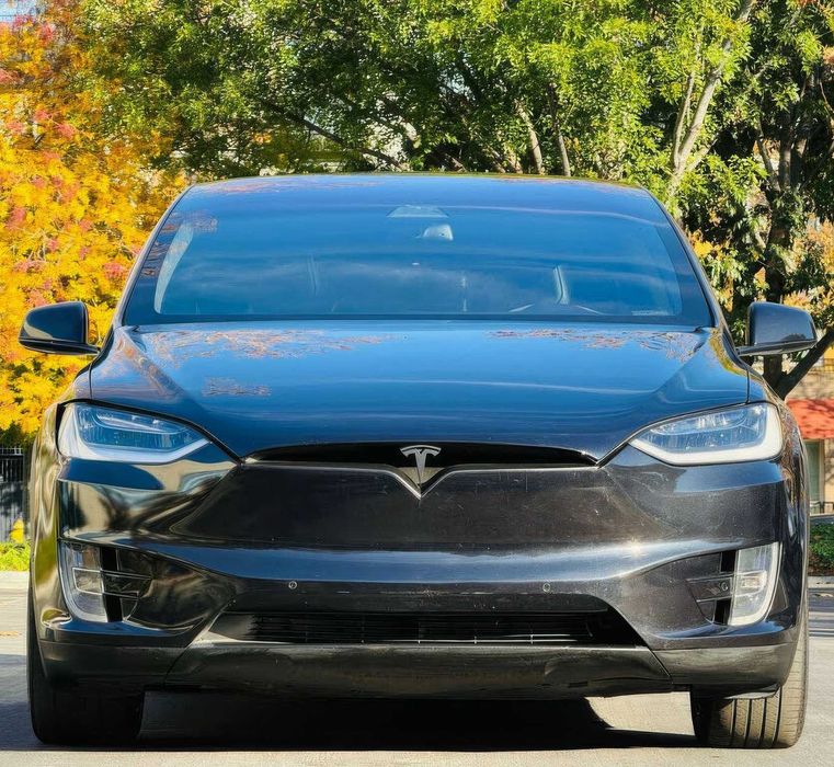 Tesla Model X 75D      2017