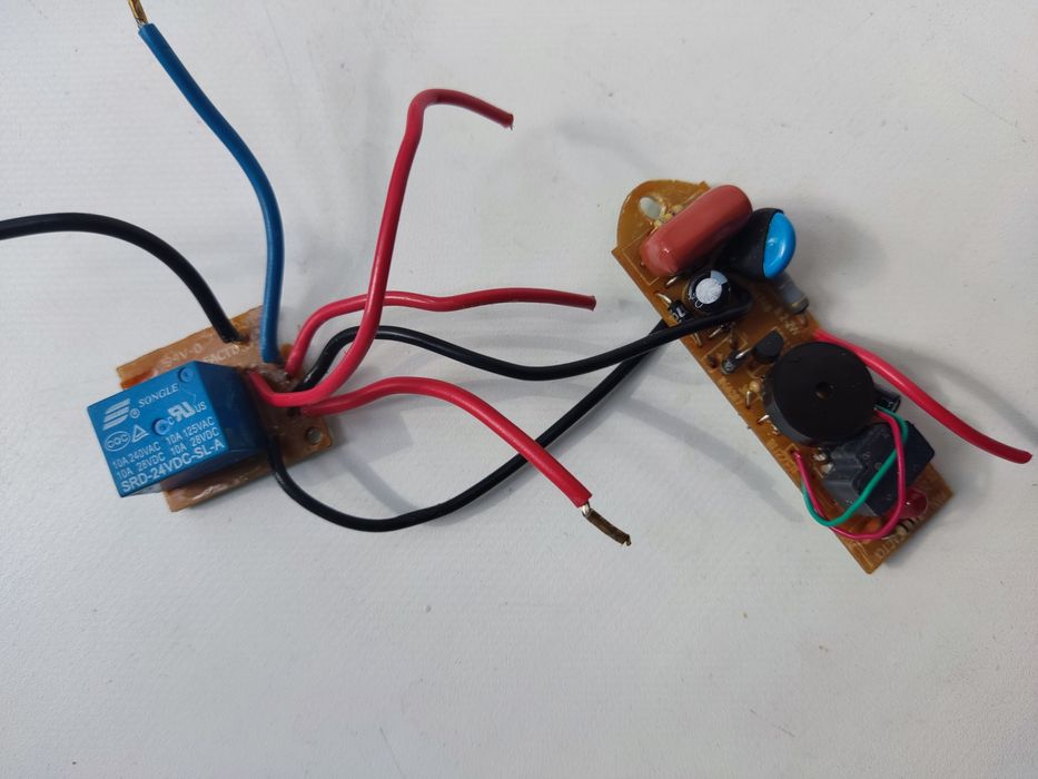 Продам плату питания на утюг Saturn.