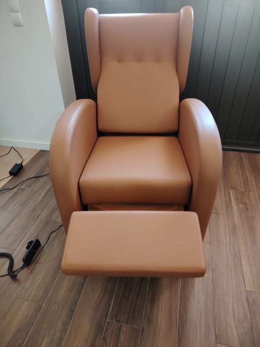 Sofá/poltrona elétrico com recosto ajustável