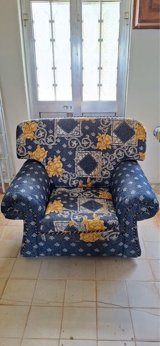 Sofás em bom estado441396013166776324
