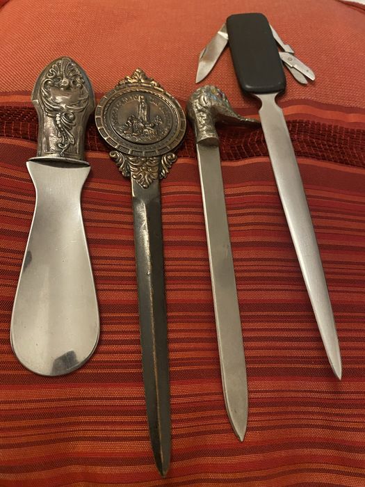 Selling three antique letter openers and one shoe horn in excellent condition