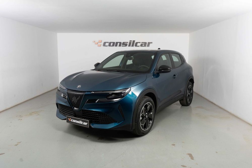 Alfa Romeo Junior Electric 50 kWh Launch Edition