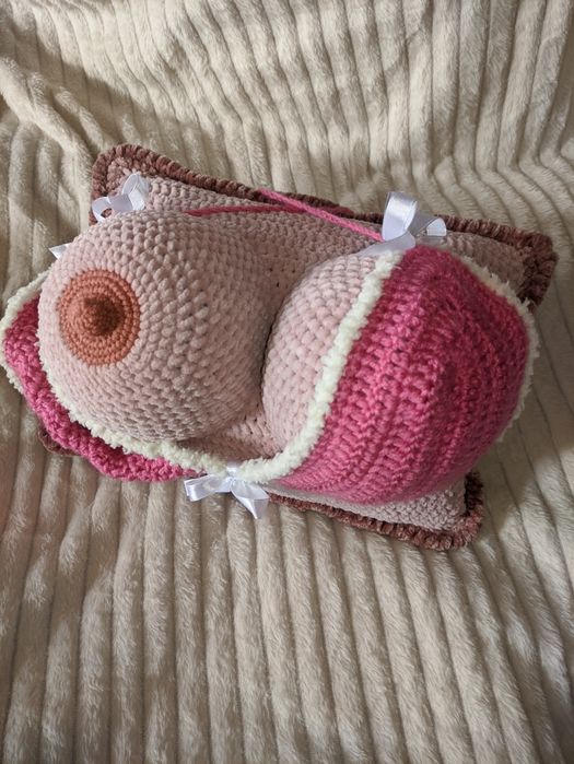 Подушка грудь,прикольный подарок