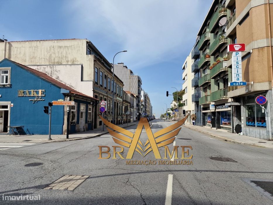 Apartamento T2 Com Lugar De Garagem | Rua Da Constituição - Porto