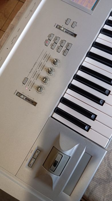 Продам Korg Triton