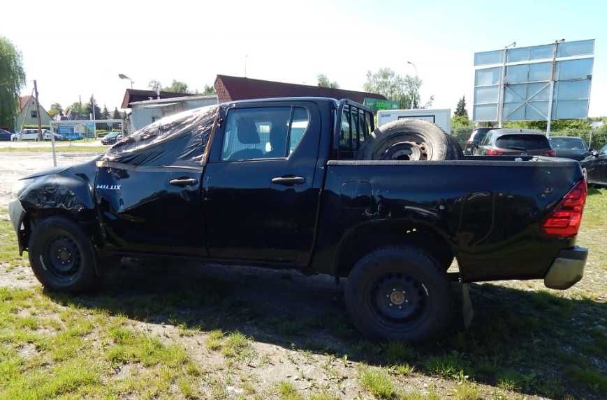 Разборка Toyota Hilux бампер комплектний