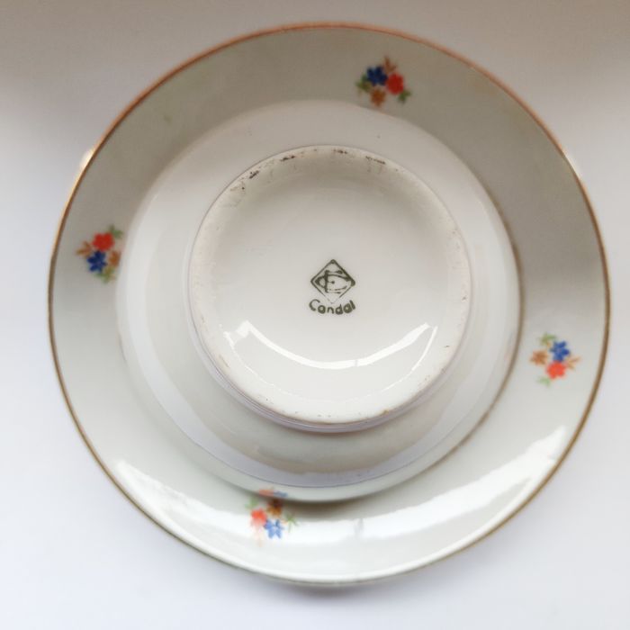 Tigela com pires fábrica do Candal motivos florais