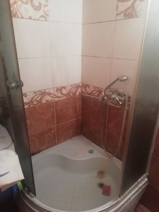 Здам пів будинка в районі лікарні