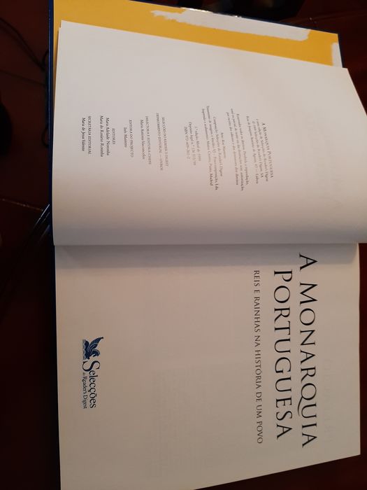 Livro sobre a Monarquia Portuguesa
