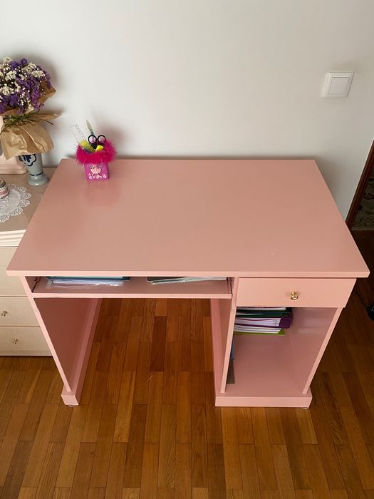 Secretária cor de rosa