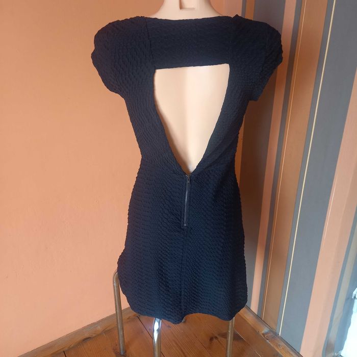 czarna sukienka odkryte plecy S 36