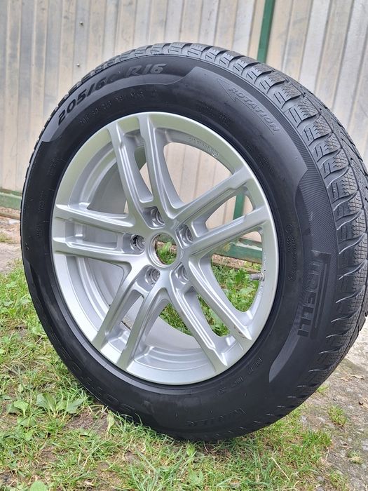 Зимовий PIRELLI 205 60 16