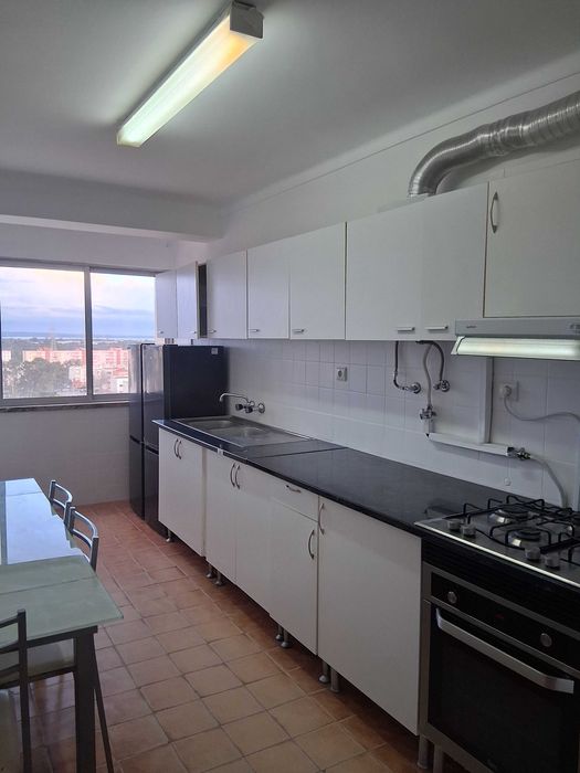 Quarto com veranda para alugar.
