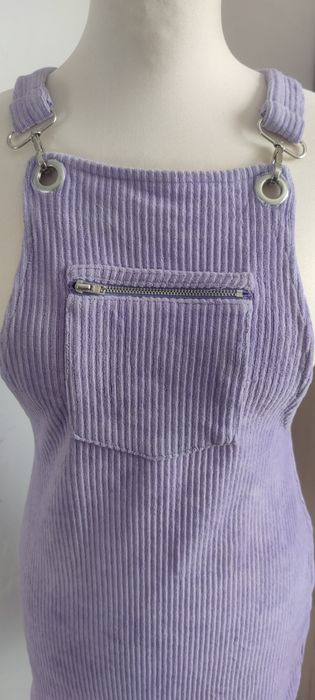 Fioletowa sukienka ogrodniczka