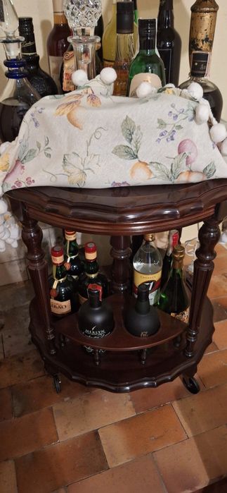 Conjunto de seis Cadeiras de sala, duas de quarto e Carrinho de chá