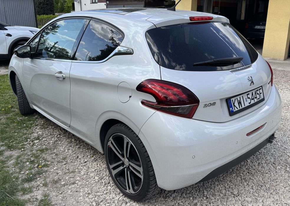 Peugeot 208 GT-LINE 1,2THP 2017r 120tys km biała perła szklany dach
