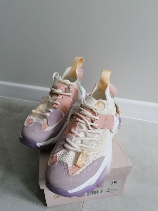 Nowe piękne buty sportowe