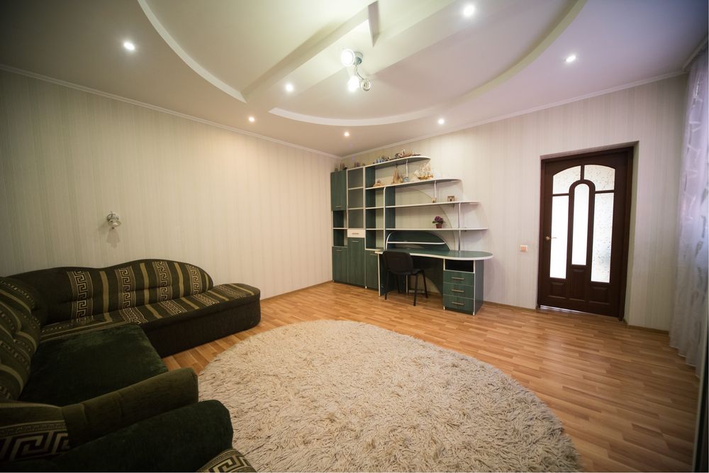 Рабочий стол со шкафом