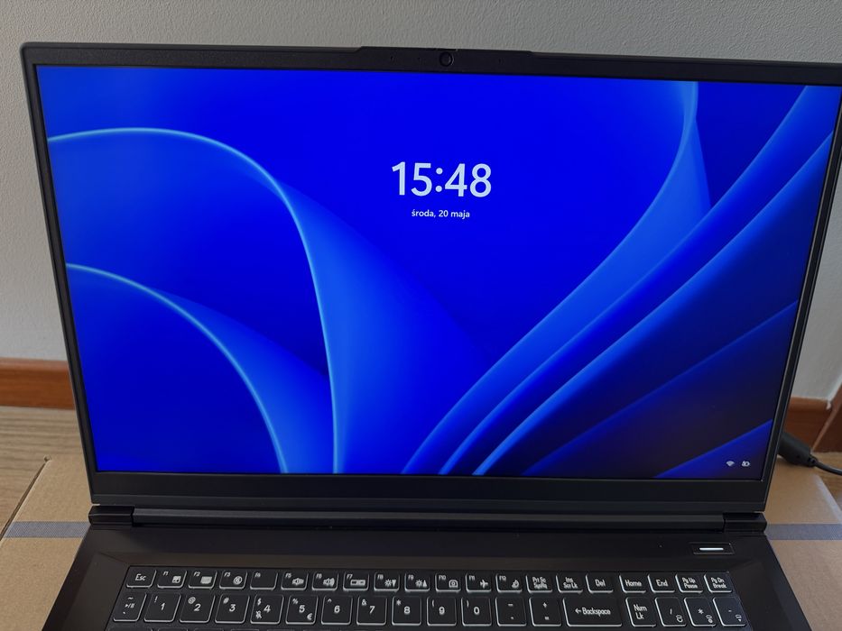 Laptop DreamMachines RTX 5060 i9-14900HX