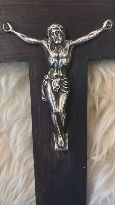 Cruz em pau santo e prata