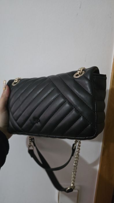 Mala de ombro de senhora preta