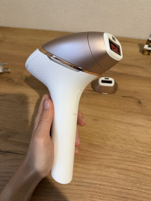 Епілятор Philips Lumea IPL 8000