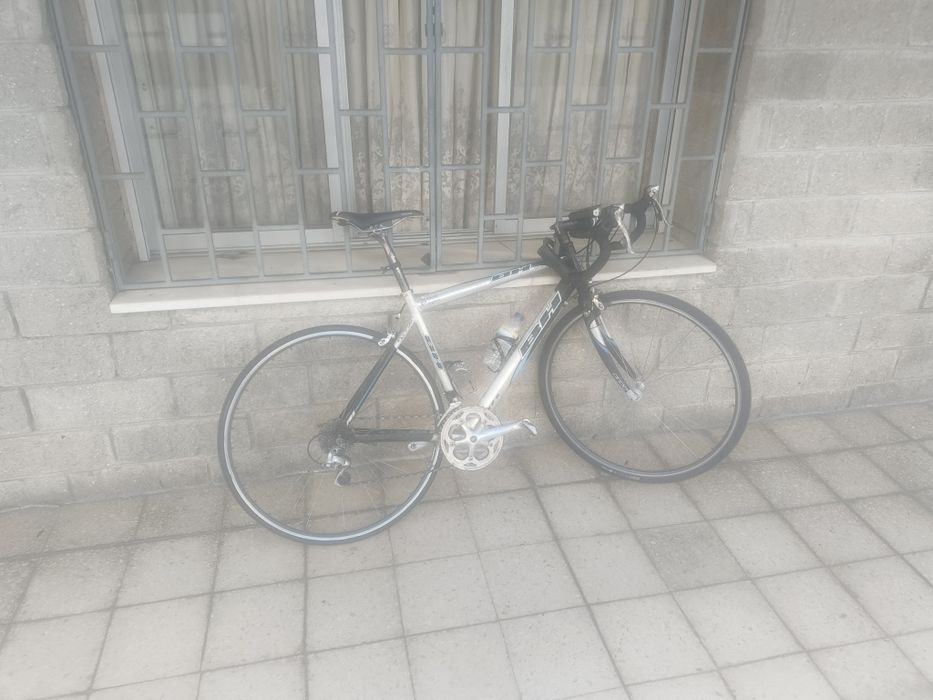 Bicicleta estrada BH Transmissão Shimano