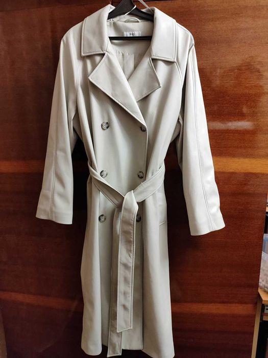 Жіночий плащ з екошкіри