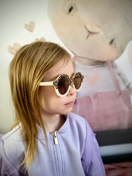 Dwie pary okularów przeciwsłonecznych