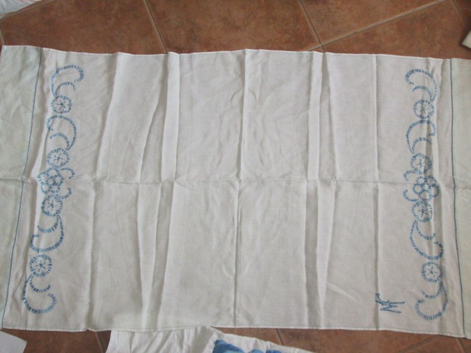 Centro de mesa em linho e capa para telemoveis j5 e j3