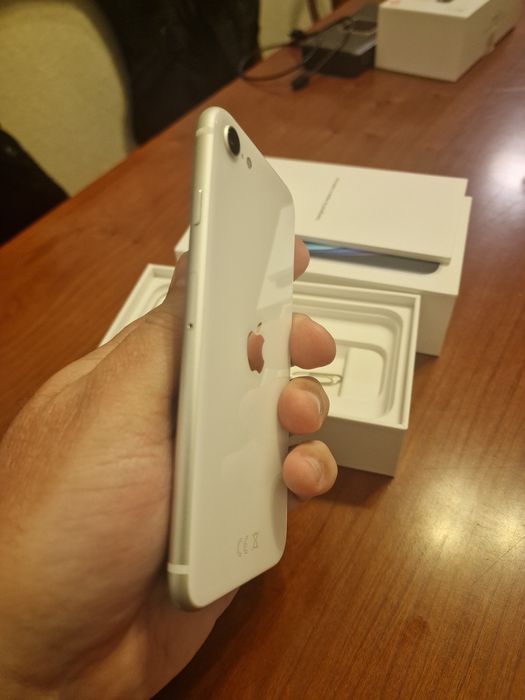 iPhone SE 2020 branco