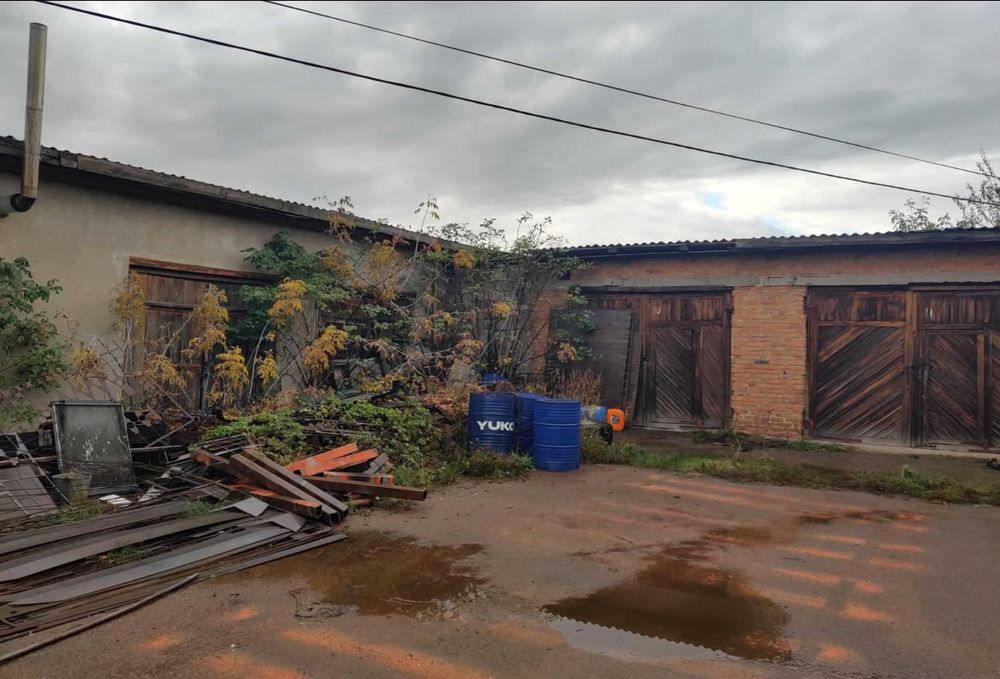 Приміщення гаражів - с-ще Черняхів, Житомирська обл.