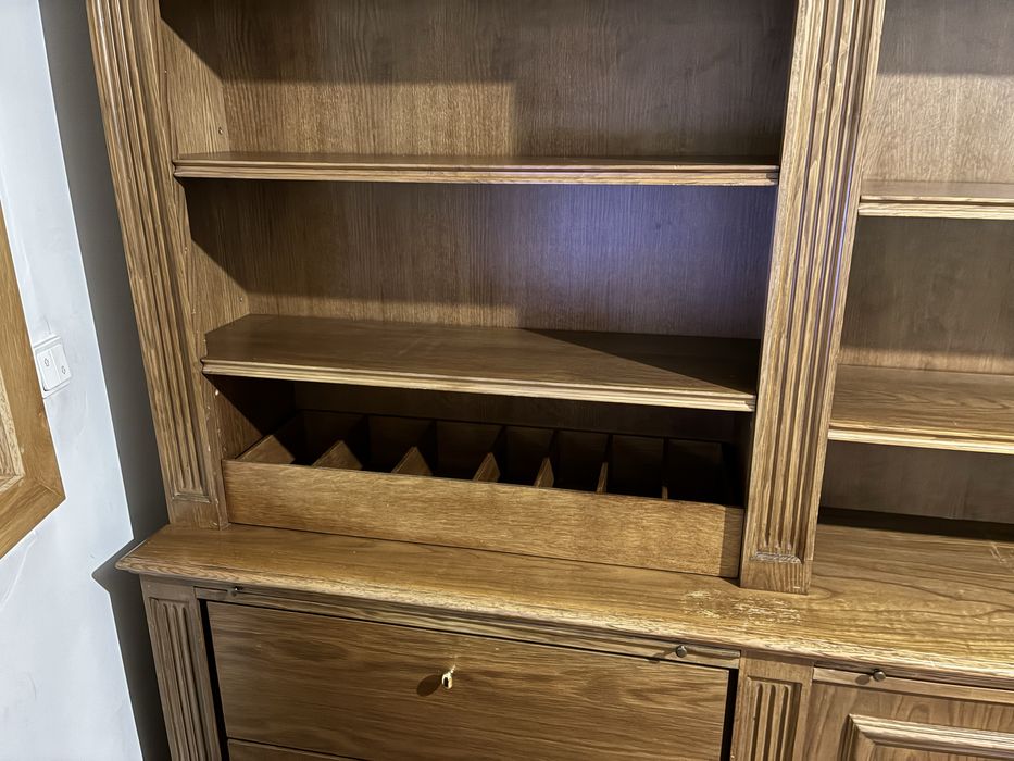 Estante com três módulos em madeira maciça