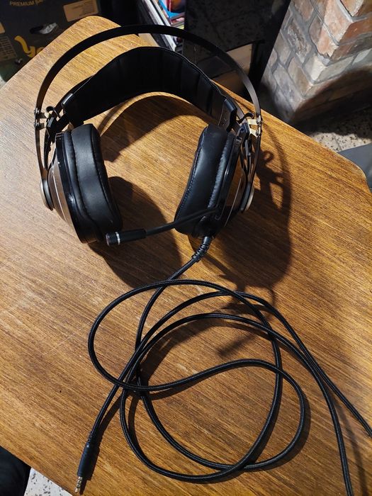 Słuchawki nauszne z mikrofonem mało używane