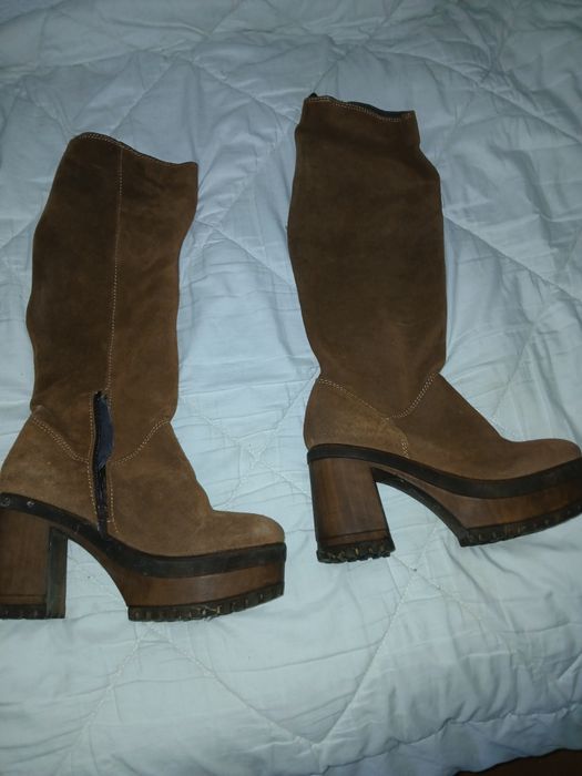 Botas cano alto camurça pele