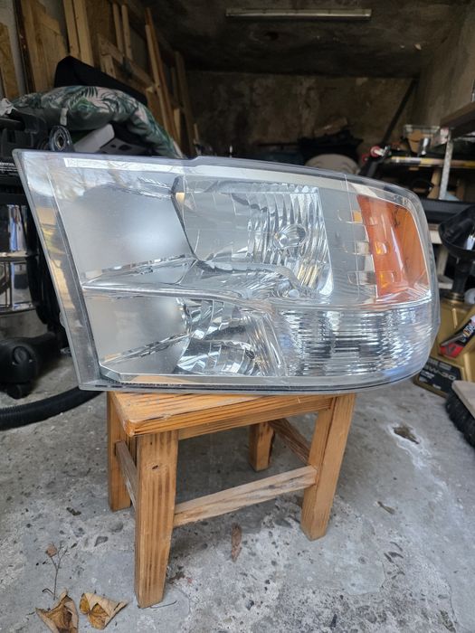 Ram 1500 Lampa lewa i prawa