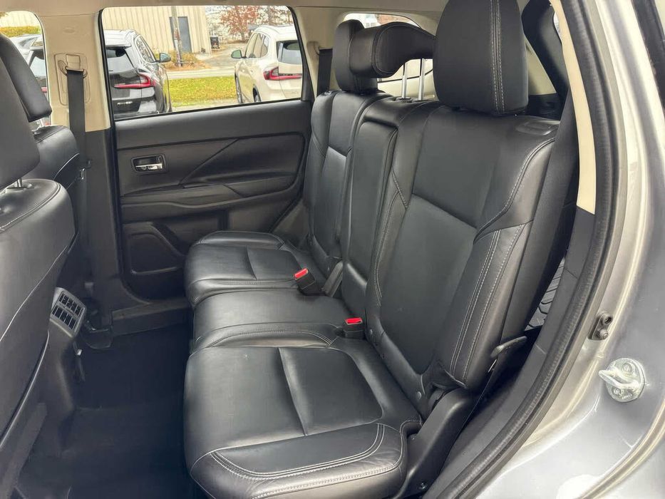 Mitsubishi Outlander SEL S-AWC      2020