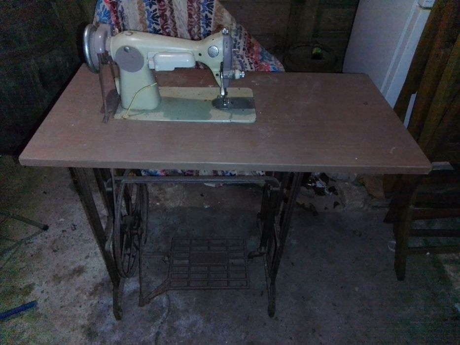 Máquina Costura Antiga GUNE