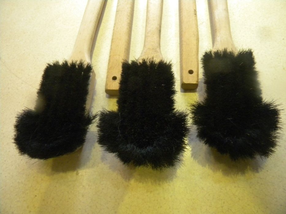 szczotka do pielęgnacji koni z naturalnego włosia i drewna