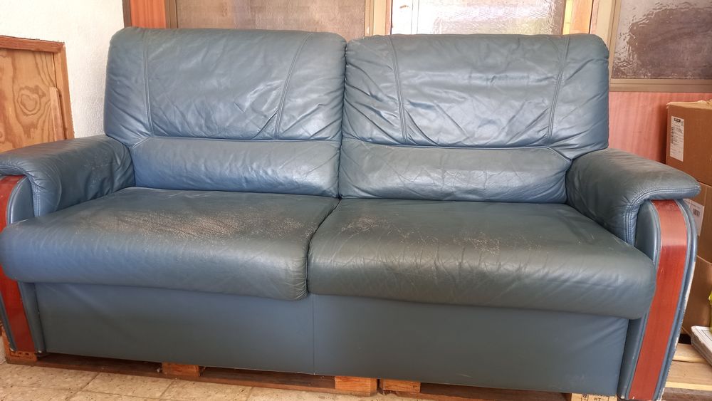 Vendo sofá em pele genuína