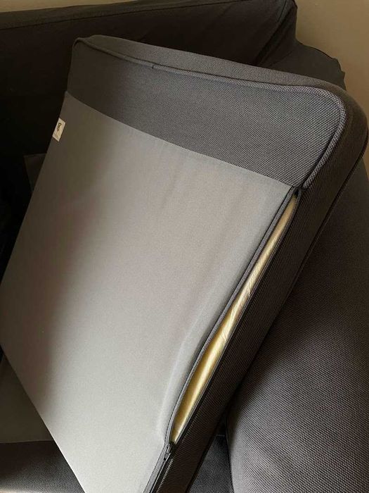 Sofá 3 lugares, muito confortável, capas amovíveis